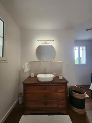 Salle de bains dans l'établissement Villa Piscine près Golf Arcachon
