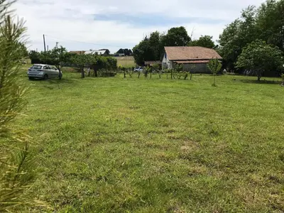Jardin de l'établissement PARKING pour petit transporteur de passage, calme no stress assuré