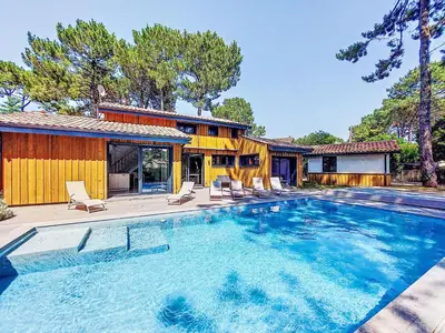 Piscine de l'établissement Villa Villa les Verdiers by Interhome ou située à proximité