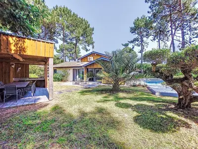 Jardin de l'établissement Villa Villa les Verdiers by Interhome