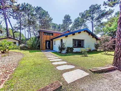 Jardin de l'établissement Villa Villa les Verdiers by Interhome