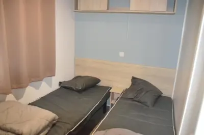 Un ou plusieurs lits dans un hébergement de l'établissement MHT20 3 chambres et 2 sdb dans camping 4 étoiles
