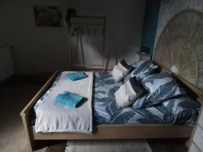Un ou plusieurs lits dans un hébergement de l'établissement La chambre de jeny