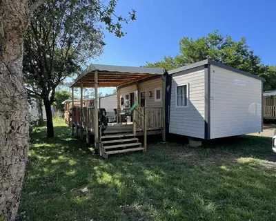 Jardin de l'établissement La Plage 4 étoiles 6 pers calme et confort- F50