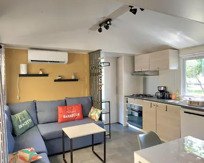 Cuisine ou kitchenette dans l'établissement La Plage 4 étoiles à MIMIZAN emplacement F65 2CH 2SDB 6 personnes