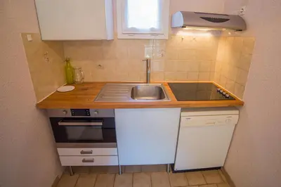 Cuisine ou kitchenette dans l'établissement Appartements Les Déferlantes Mimizan-plage