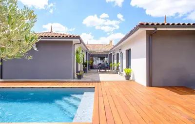 Piscine de l'établissement Superbe Maison Avec Piscine ou située à proximité