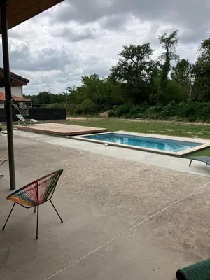 Piscine de l'établissement Maison de campagne - Laglorieuse ou située à proximité