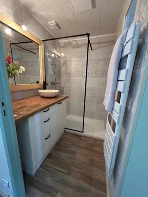 Salle de bains dans l'établissement Maisonnette 4-5 pers - proche lac & Océan