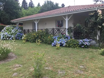 Jardin de l'établissement Villa avec grand jardin pour 6 personnes proche lac et océan