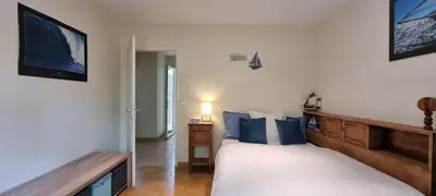 Un ou plusieurs lits dans un hébergement de l'établissement Villa avec grand jardin pour 6 personnes proche lac et océan