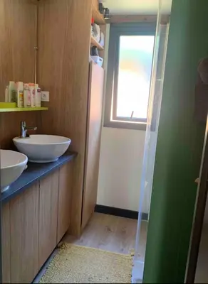 Cuisine ou kitchenette dans l'établissement Chalet cozy dans Village au cœur des pins, parking gratuit