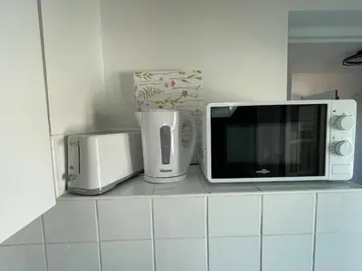 Cuisine ou kitchenette dans l'établissement Studio calme et rénové -230
