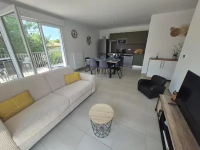 Coin salon dans l'établissement Appartement neuf 6p centre de mios
