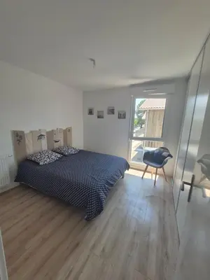 Un ou plusieurs lits dans un hébergement de l'établissement Appartement neuf 6p centre de mios