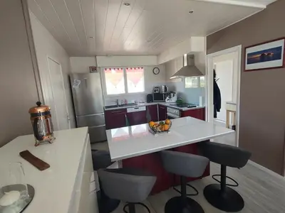Cuisine ou kitchenette dans l'établissement Comfortable house with garden