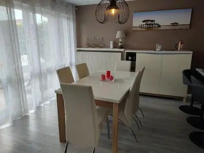 Cuisine ou kitchenette dans l'établissement Comfortable house with garden