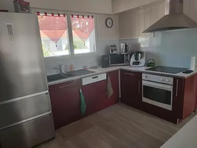 Cuisine ou kitchenette dans l'établissement Comfortable house with garden