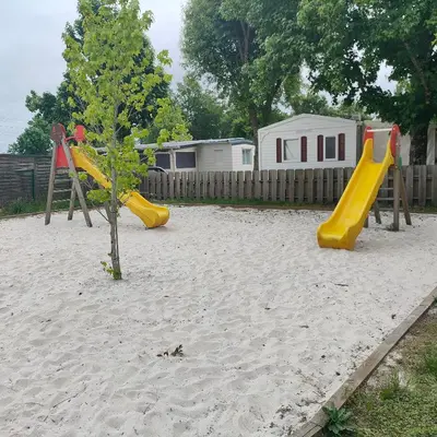 Aire de jeux pour enfants de l'établissement Mobil-home Camping MIMIZAN