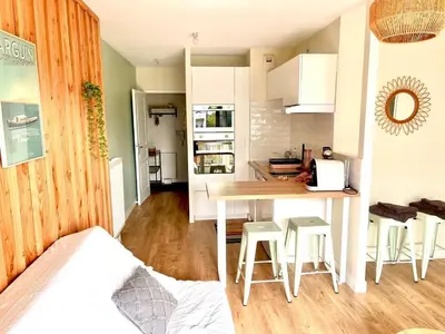 Cuisine ou kitchenette dans l'établissement Joli studio, bassin d'Arcachon, parking privé, balcon