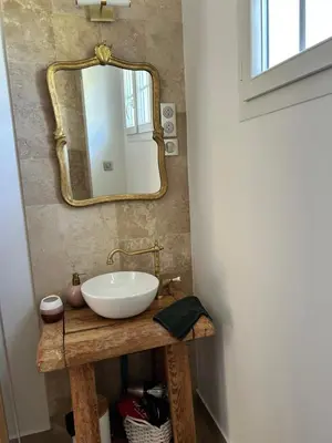 Salle de bains dans l'établissement La Landaise