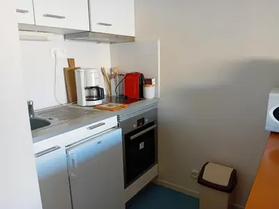 Cuisine ou kitchenette dans l'établissement Seignosse Penon - Studio avec alcôve proche plage - FR-1-239-1144