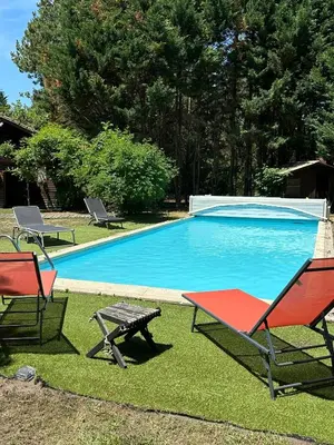 Piscine de l'établissement Traditional House In The Gascogne Forest ou située à proximité