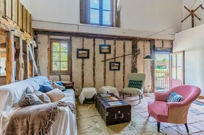 Coin salon dans l'établissement Traditional House In The Gascogne Forest