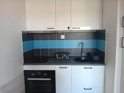 Cuisine ou kitchenette dans l'établissement Seignosse Penon - Studio avec alcôve - plages et commerces à pied -Place de parking - FR-1-239-1147