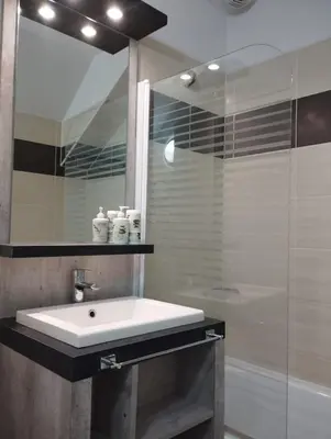 Salle de bains dans l'établissement Studio cosy avec terrasse et parking dans résidence au calme avec piscine, à 3 min des thermes et centre ville
