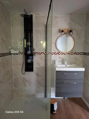 Salle de bains dans l'établissement Le Nid paisible
