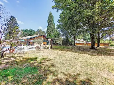 Jardin de l'établissement Holiday Home Maison du Chêne Pointu by Interhome