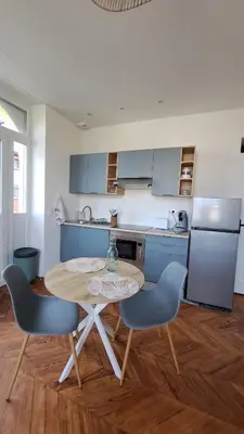 Cuisine ou kitchenette dans l'établissement Chez Nous