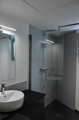 Salle de bains dans l'établissement Villa Hossegor 8 personnes proche du Lac