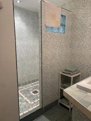 Salle de bains dans l'établissement Maison Colibri