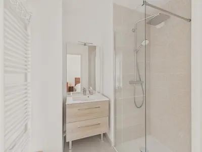 Salle de bains dans l'établissement Plein centre - Appart pour 6 avec balcon