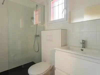 Salle de bains dans l'établissement Appartement 32m² avec Terrasse à Soustons - API-1-52-550