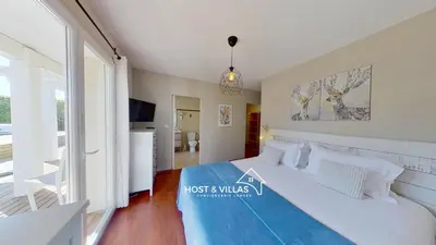Un ou plusieurs lits dans un hébergement de l'établissement Host Villas LOUMÉA Saubion