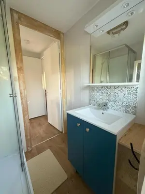 Salle de bains dans l'établissement Dépendance calme Gujan-Mestras