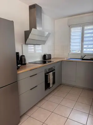 Cuisine ou kitchenette dans l'établissement Maison duplex 2 chambres au calme-ocean-lac-nature
