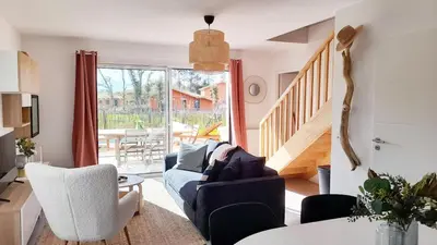 Coin salon dans l'établissement Villa 6 personnes avec piscine Moliets-et-Maa