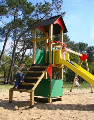 Aire de jeux pour enfants de l'établissement Bungalow bord de Lac Biscarosse