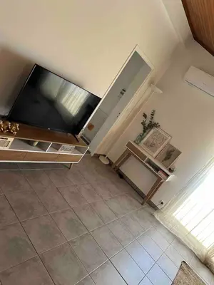 Télévision ou salle de divertissement dans l'établissement Appartement cosy avec Clim et jardin centre de Gujan