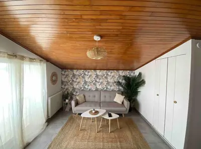 Coin salon dans l'établissement Appartement cosy avec Clim et jardin centre de Gujan