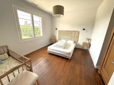Un ou plusieurs lits dans un hébergement de l'établissement Maison Basco-Landaise proche port, 8 couchages, moderne et rénovée - FR-1-474-283
