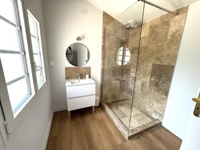 Salle de bains dans l'établissement Maison Basco-Landaise proche port, 8 couchages, moderne et rénovée - FR-1-474-283