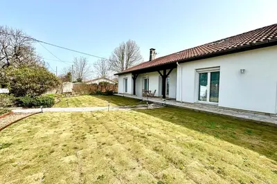 Jardin de l'établissement Villa luxueuse avec piscine