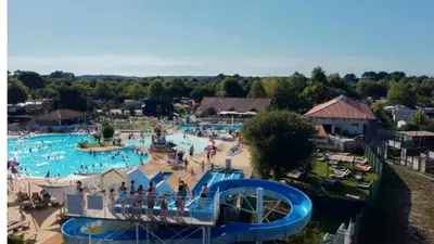 Piscine de l'établissement Mobil-home haut standing - Séjour idéal entre Lac & Océan ! ou située à proximité