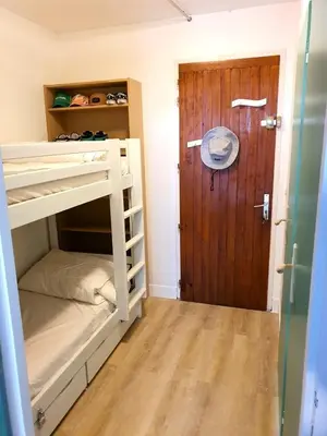 Un ou plusieurs lits dans un hébergement de l'établissement Ambiance surf et détente à Biscarrosse Plage