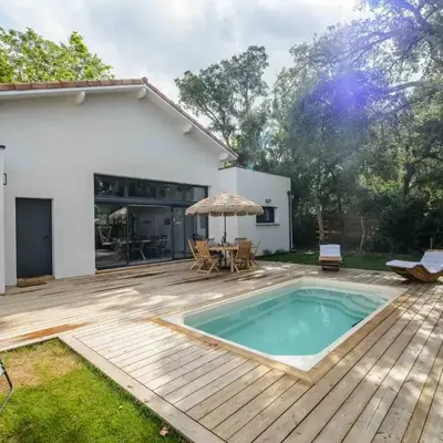 Villa with terrace and pool near the Ocean